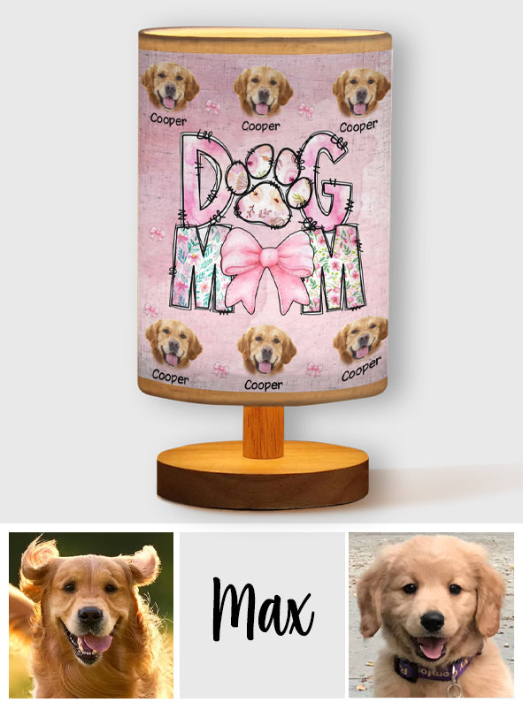 Lampe de table personnalisée pour chien « Maman de chien fleurie » avec base en bois