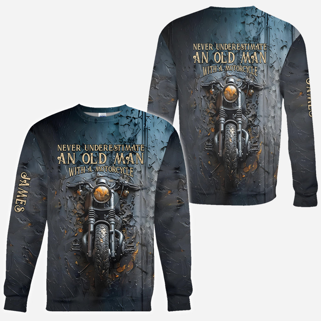 Ne sous-estimez jamais un vieux motard ! – T-shirt motard personnalisé