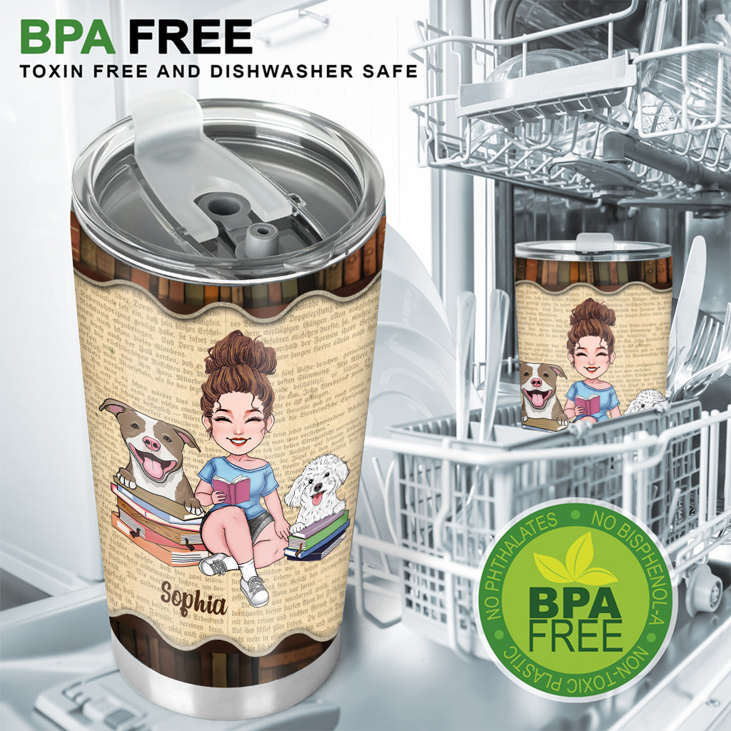 Une fille qui aime les livres et les chiens - Gobelet en forme de livre personnalisé