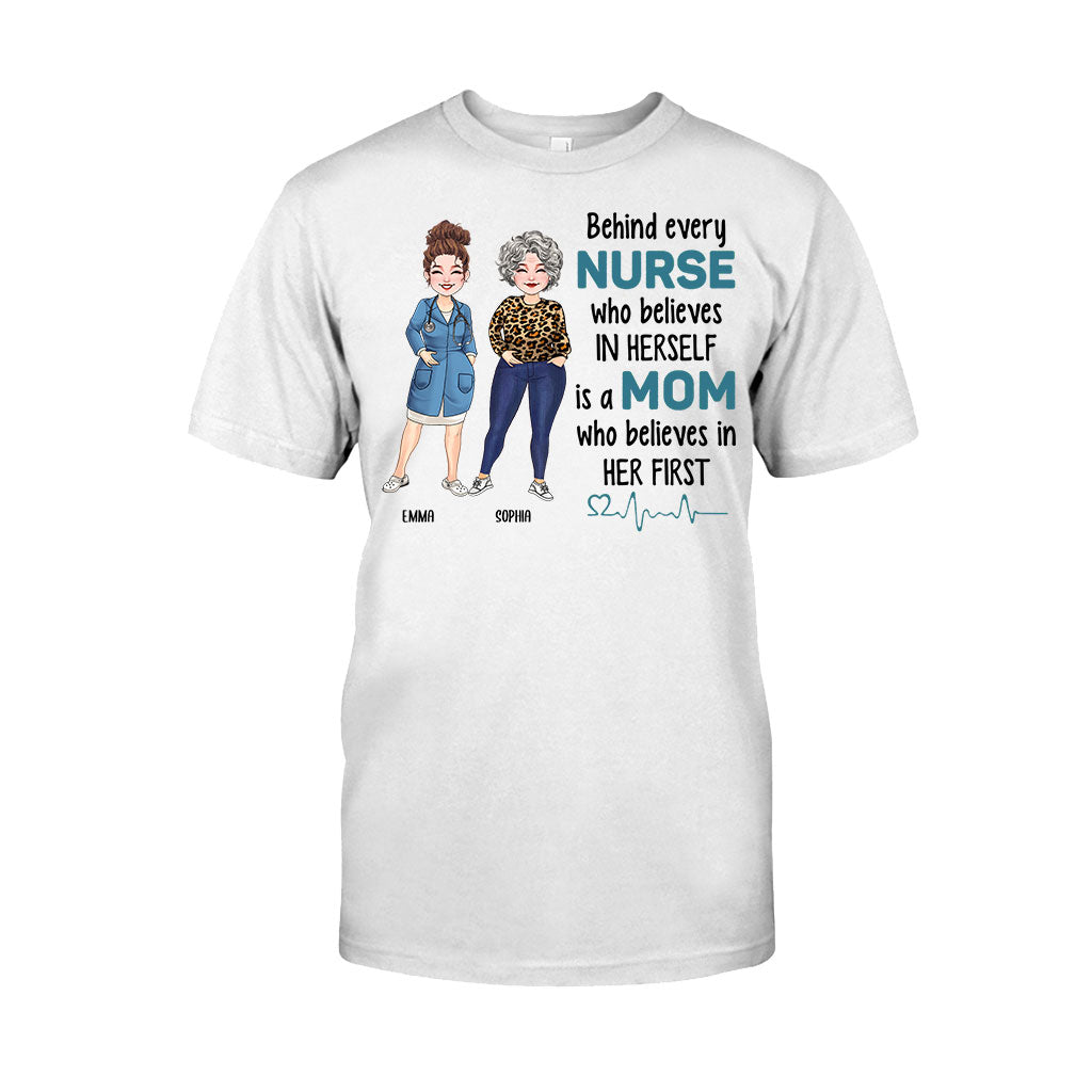 Derrière chaque infirmière qui croit en elle - T-shirt et sweat à capuche personnalisés pour infirmières